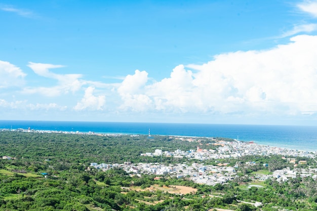 Panoramisch uitzicht op het eiland Phu Quy Binh Thuan in Vietnam van boven