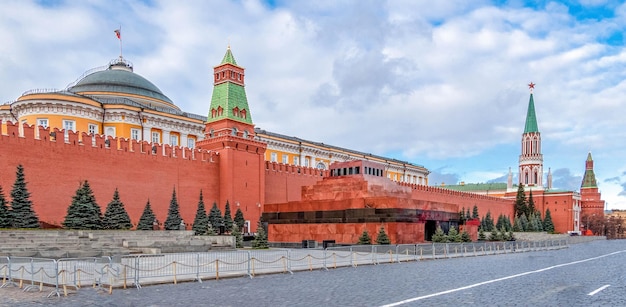 Panoramisch uitzicht op het kremlin van Moskou met mausoleum van