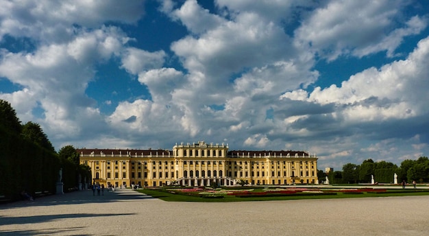 Panoramisch uitzicht op het Schönbrunn-paleis, ook bekend als het Weense Versailles, Wenen, Oostenrijk