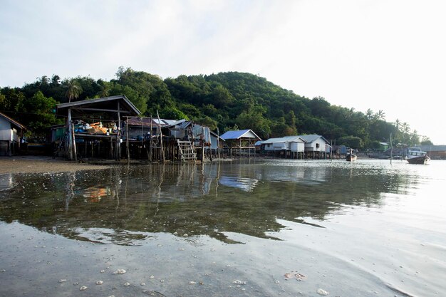 Panoramisch uitzicht op het vissersdorp Ko Yao eiland in het zuiden van Thailand