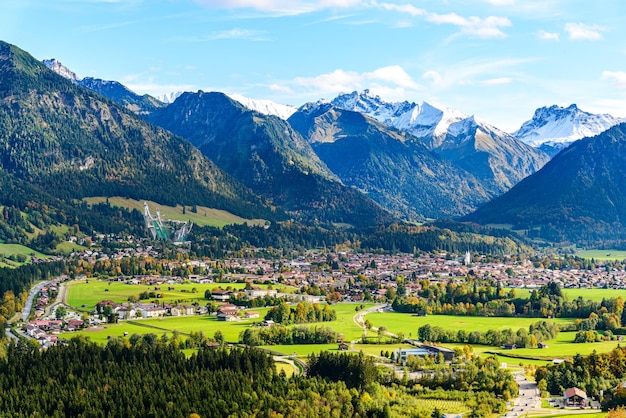 Panoramisch uitzicht op Obersdorf in Allgäu Beieren Bayern Duitsland Alpen Bergen in Tirol Oostenrijk