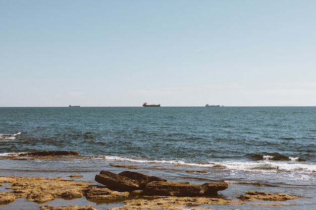 Panoramisch uitzicht op Terrazza Mascagni (Mascagni-terras) voor de Ligurische zee aan de westkust van Toscane in Livorno