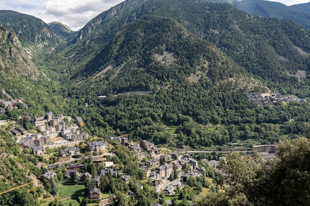 Panoramisch uitzicht over de stad Andorra la bella