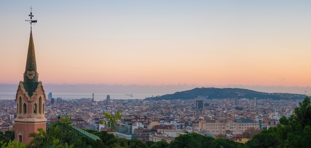 Panoramisch uitzicht over de stad Barcelona vanuit hoge invalshoek