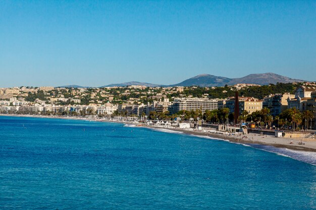 Panoramisch uitzicht over de stad en de kust in Nice, Frankrijk