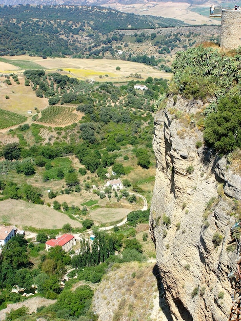 Panoramisch uitzicht over de stad en het landschap op de zonnige dag Ronda Spanje