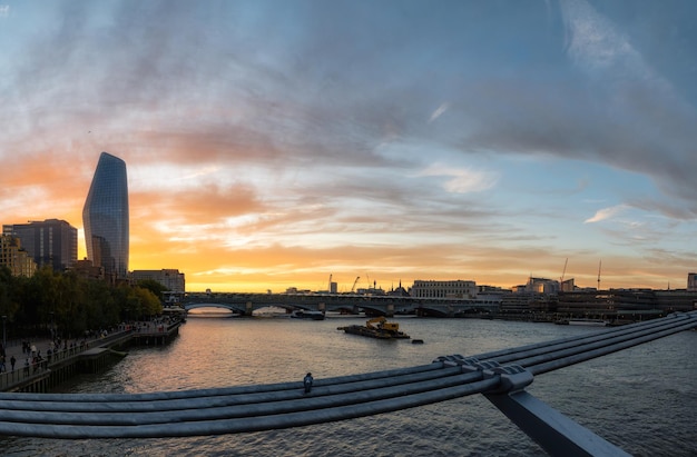 Panoramisch uitzicht over de stad Londen in een magische zonsondergang Londen Verenigd Koninkrijk