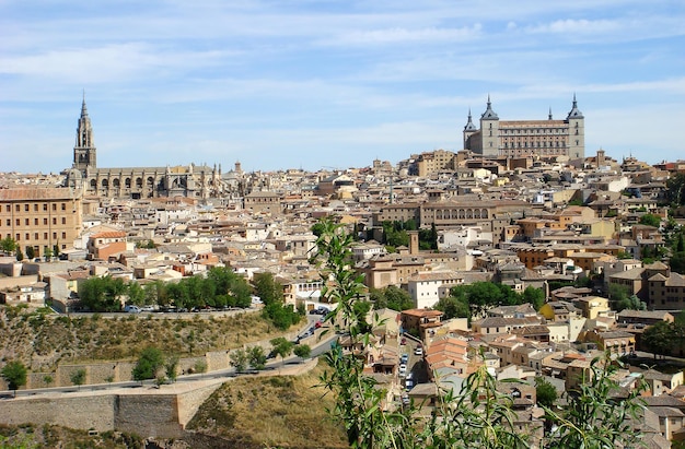 Panoramisch uitzicht over de stad op de zonnige dag Toledo Spanje