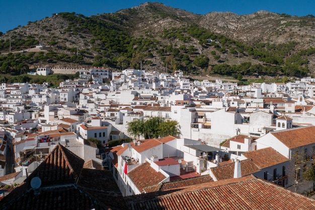 Panoramisch uitzicht vanaf de top van het dorp Mijas