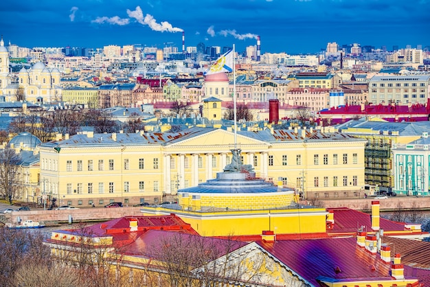 Panoramisch uitzicht vanaf het dak van de St. Isaac's Cathedral. Sint Petersburg. Rusland.