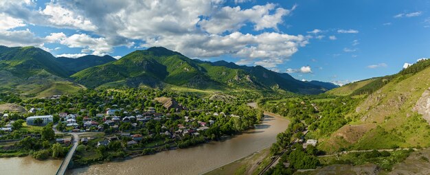 Panoramisch uitzicht vanaf het fort naar de vallei, Atskuri Fortress Ruins, Georgia