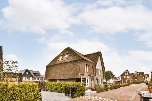 Panoramisch zicht op bakstenen huizen