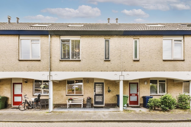 Panoramisch zicht op bakstenen huizen