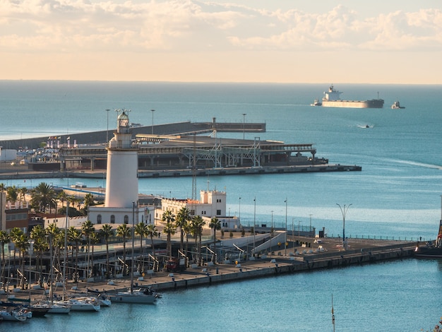 Panoramisch zicht op de haven van Malaga