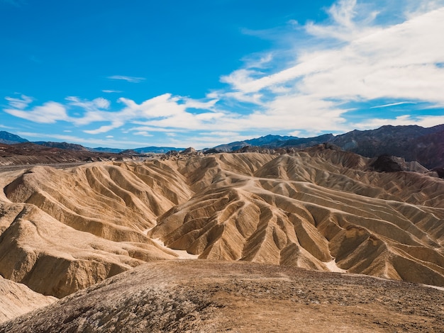 Panoramisch zicht op de woestijn bij Zabriskie Point, Death Valley, Verenigde Staten