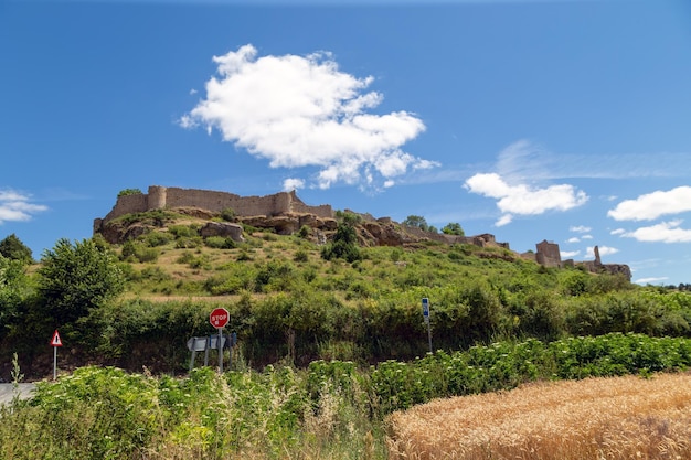 Panoramisch zicht op het kasteel van Calatanazor Soria Spanje