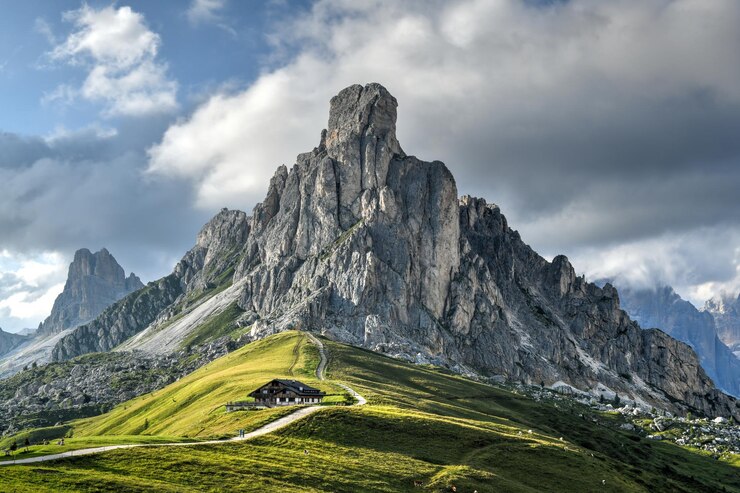 Foto panoramisch zicht op passo giau in de dolomieten van italië