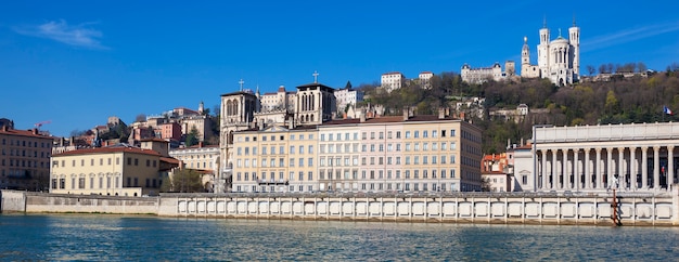 Panoramisch zicht van Lyon met rivier de Saone, Frankrijk.