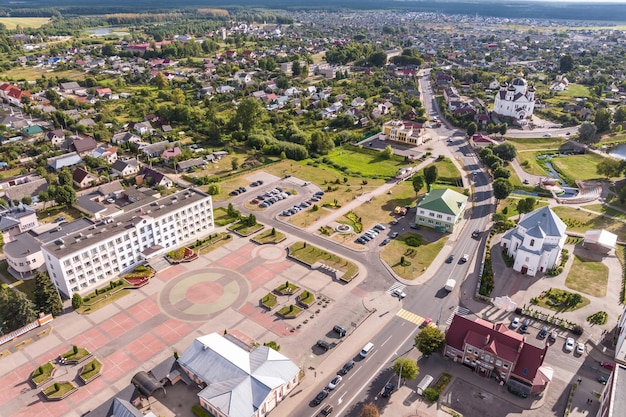 Panoramische luchtfoto van een enorm wooncomplex met hoogbouw