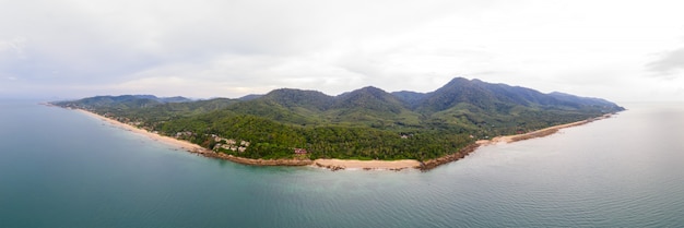 Foto panoramische luchtmening van lanta-eiland in krabi, de zuidelijke oceaan van thailand