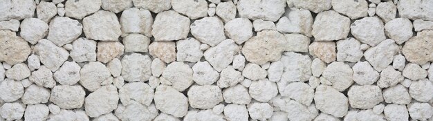 Panoramische Pebbles steen voor achtergrond Oude bakstenen muur van een steen