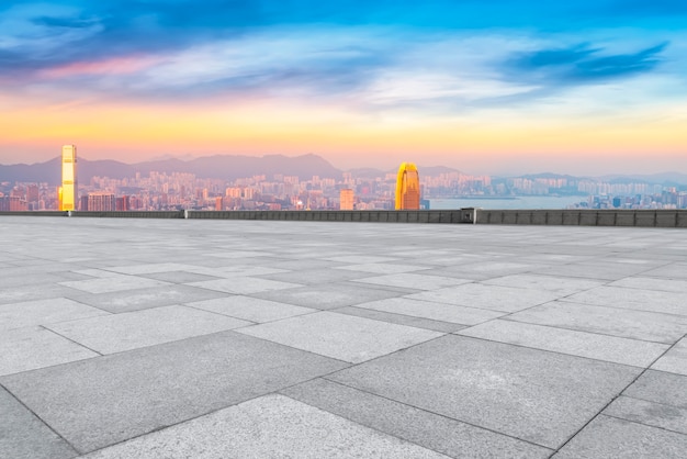 Panoramische skyline en Plaza Brick Open gebouw