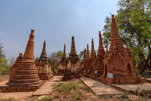 Foto panoramische uitzicht op de tempel tegen de lucht