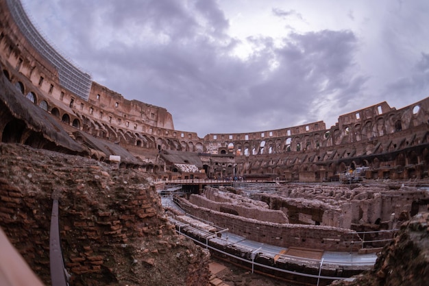 Foto panoramische uitzicht op het historische gebouw tegen de lucht