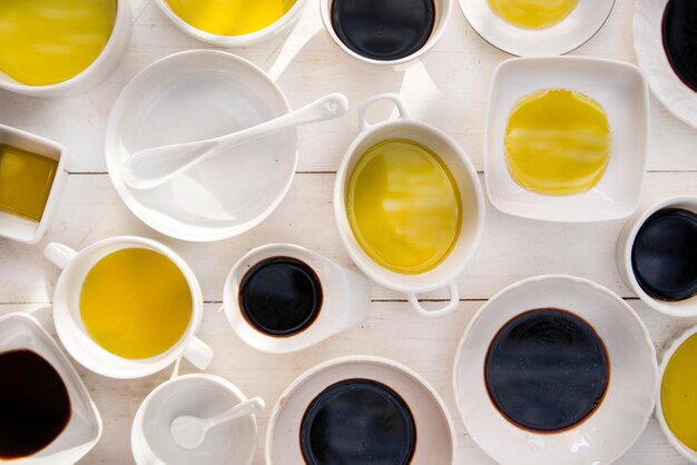 Pans with oil and vinegar