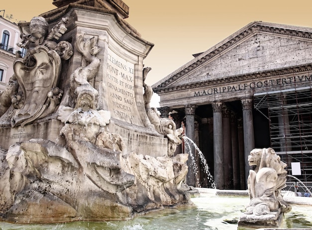 Pantheon met fontein in Rome