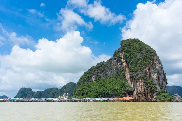 Photo panyee island in phang nga bay