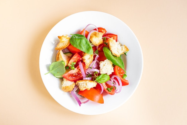 Panzanella tomatensalade veggie croutons olijfolie beschuit groente gezond eten