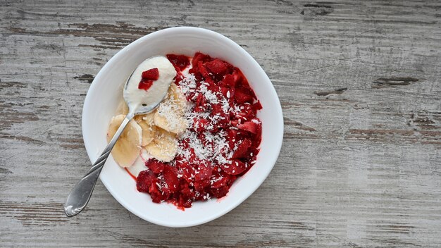 Pap met aardbeien en bananen