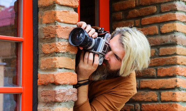 Папарацци фотографируют с фотокамерой шпиона, частного детектива, шпионского расследования