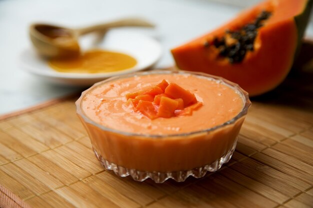 Papaya en honingyoghurt.