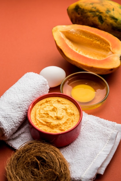 Papaya Face mask for acne treatment, selective focus