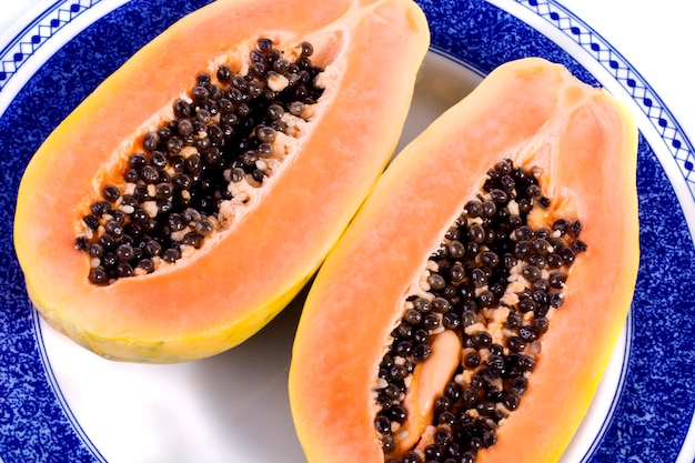 Papaya fruit gesneden