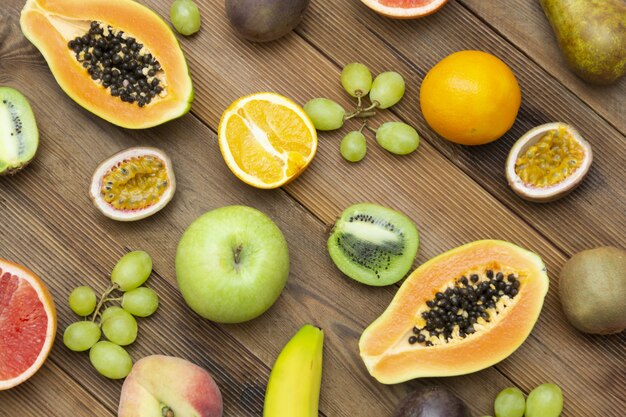 Papaya, grapefruit, citrus, orange, grapes, kiwi, passion fruit, pear, apple.