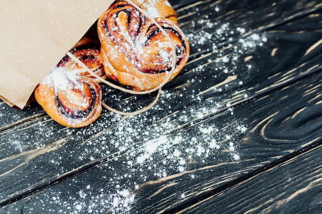 Prodotti da forno in sacchetti di carta. pasto salutare.