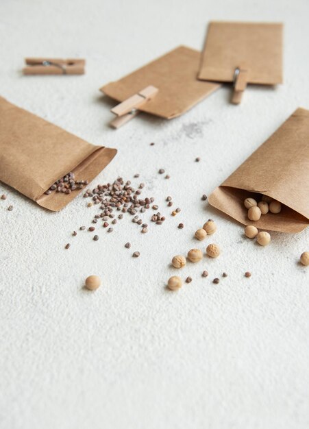 Foto sacchi di carta con semi da piantare