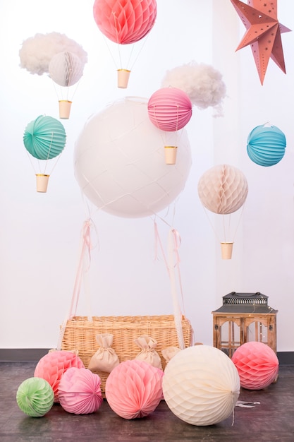 Paper balls and air balloon