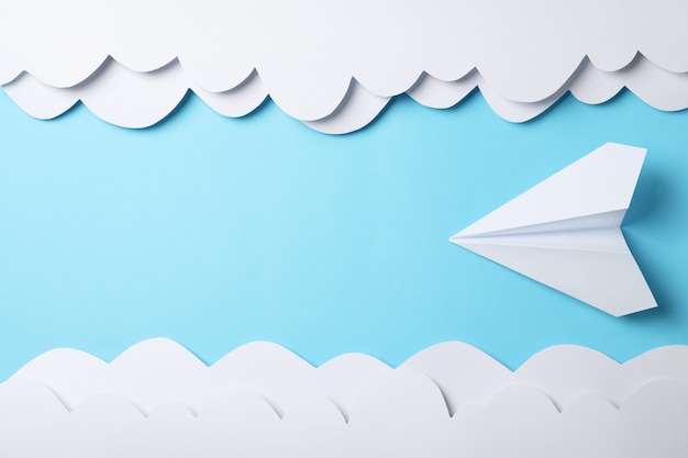 紙雲と青の飛行機。トラベル