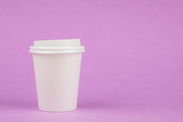 Contenitore per caffè in carta con coperchio bianco contenitore per bevande da asporto modello di tazza per bevande per il tuo design