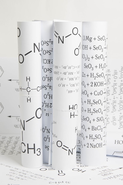 Фото Бумажные чертежи химических формул элементов