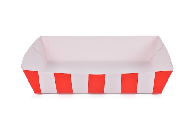 Бумажный поднос для еды на белом фоне