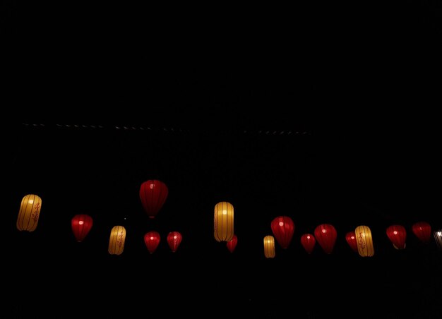 Foto lanterna di carta di notte a un festival cinese a pantai indah kapuk
