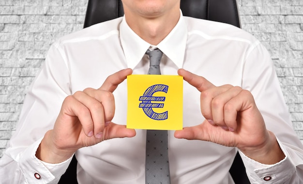 Бумага с символом евро