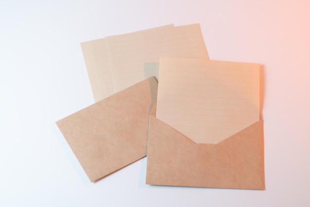 Papier en envelop kopie ruimte