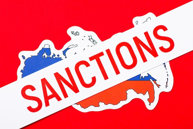 Papier met inscriptie Sancties op Rusland vlag Sancties op Rusland concept