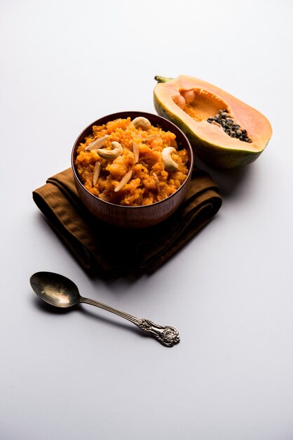 Papita 또는 Papaya Halwa는 맛있는 인도 달콤한 요리법입니다.